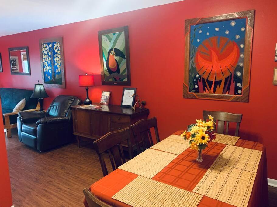 Family Friendly Downtown Home - Private Yard & Grill - Location, Location, Location! Athens Extérieur photo
